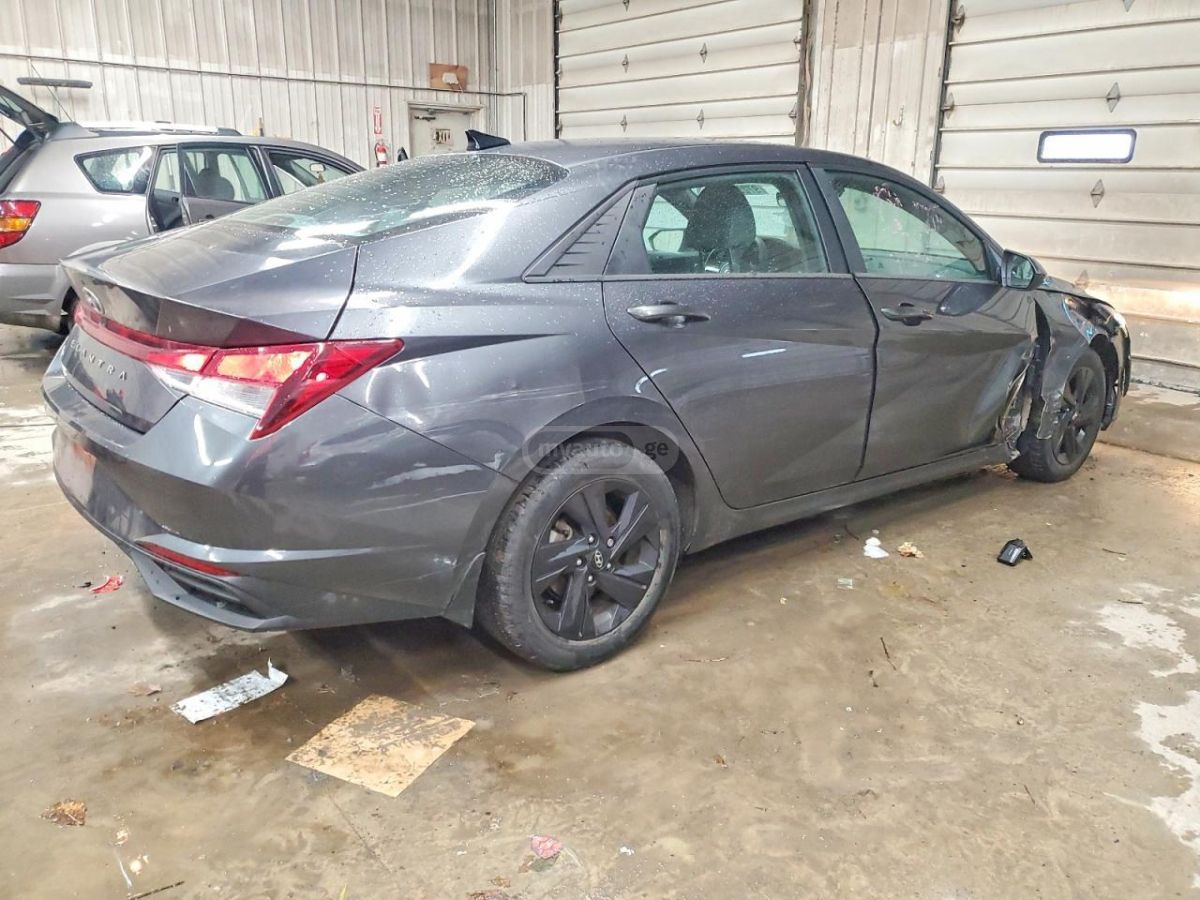 Hyundai Elantra - фото 5