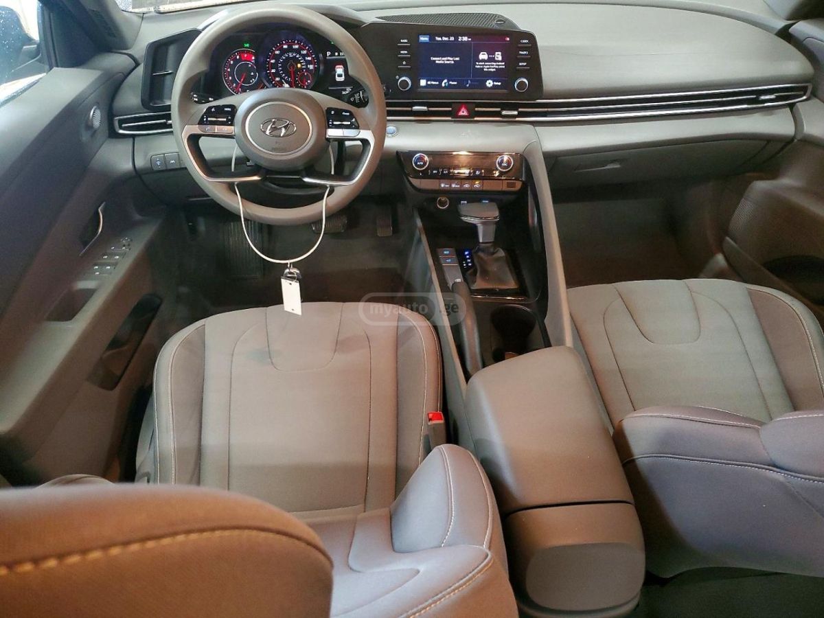 Hyundai Elantra - фото 8