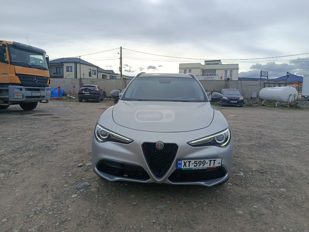 Alfa Romeo Stelvio - фото 1