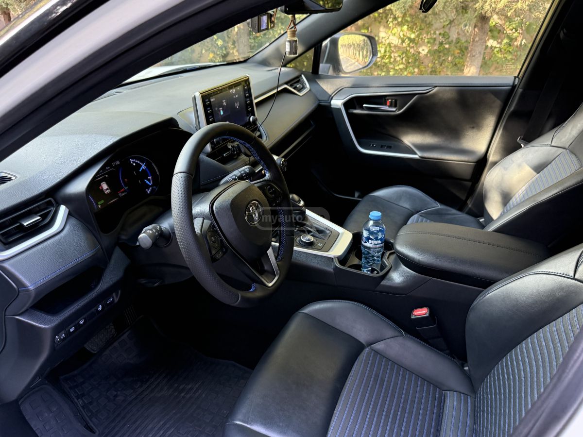 Toyota RAV 4 - фото 15