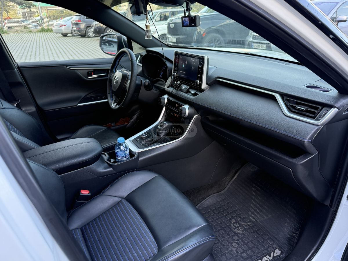 Toyota RAV 4 - фото 7