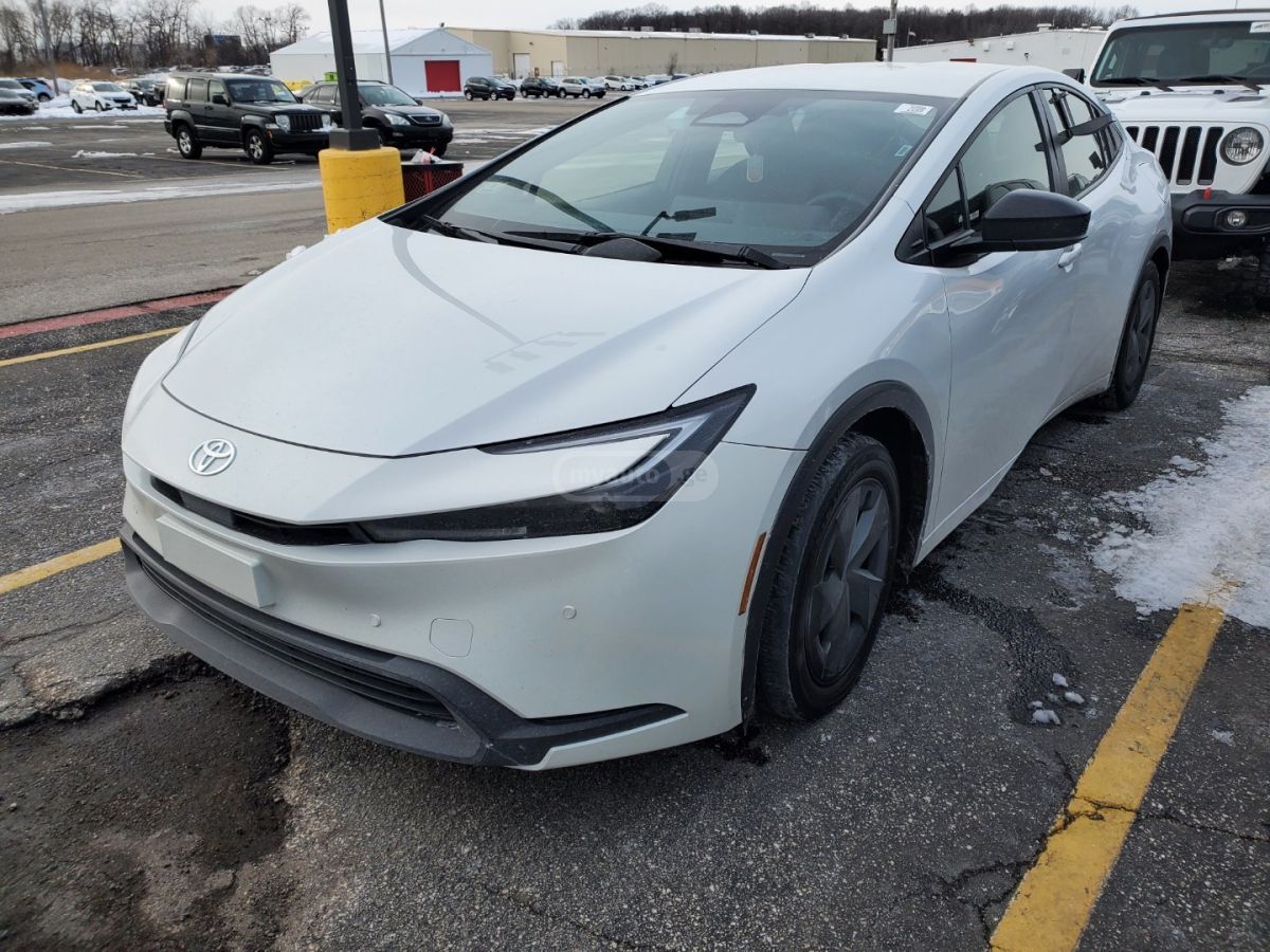Toyota Prius - фото 1
