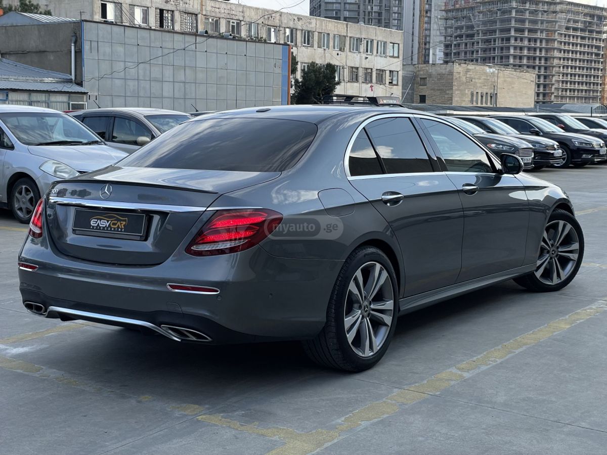 Mercedes-Benz E 300 - фото 4