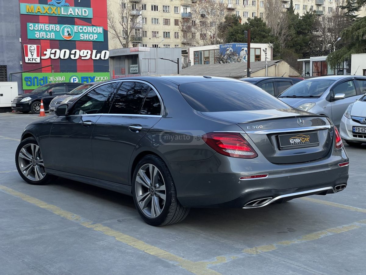 Mercedes-Benz E 300 - фото 6