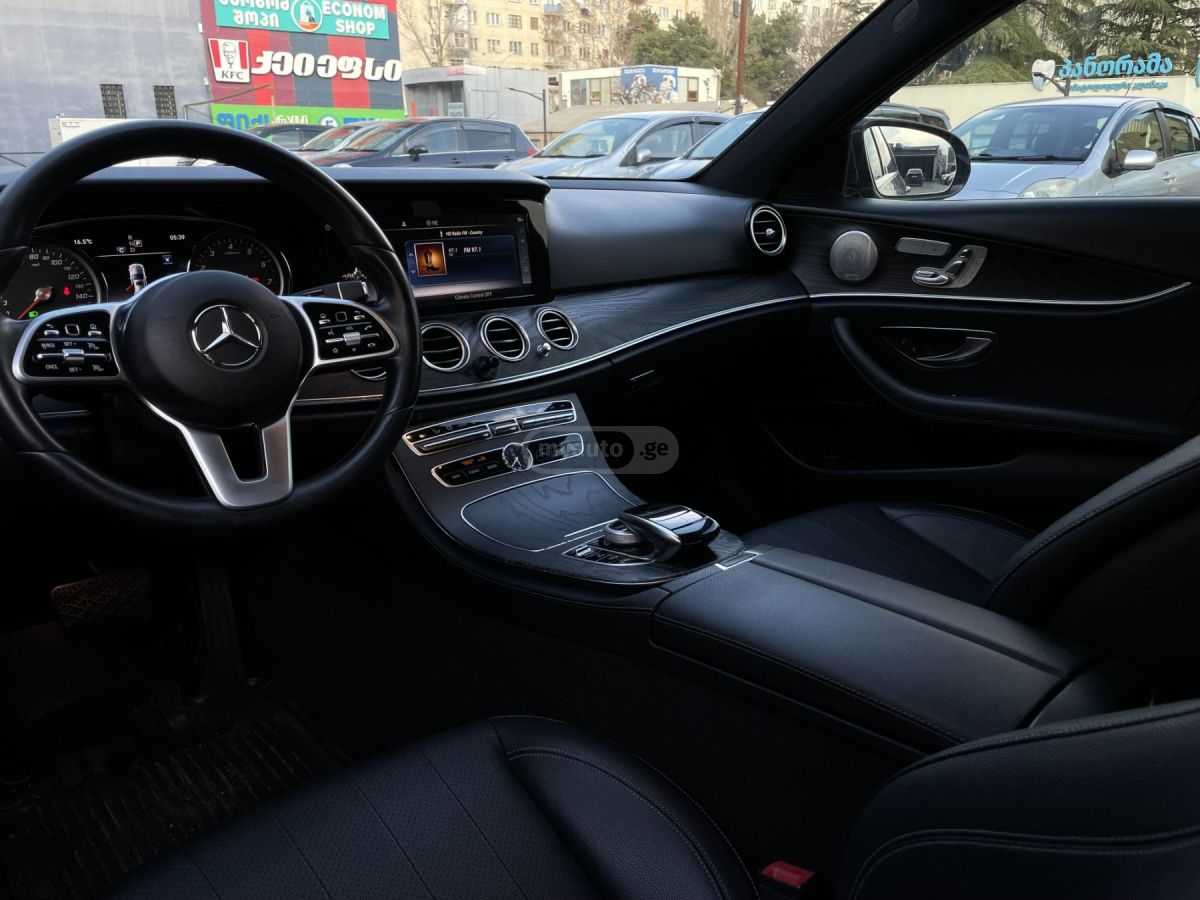 Mercedes-Benz E 300 - фото 7