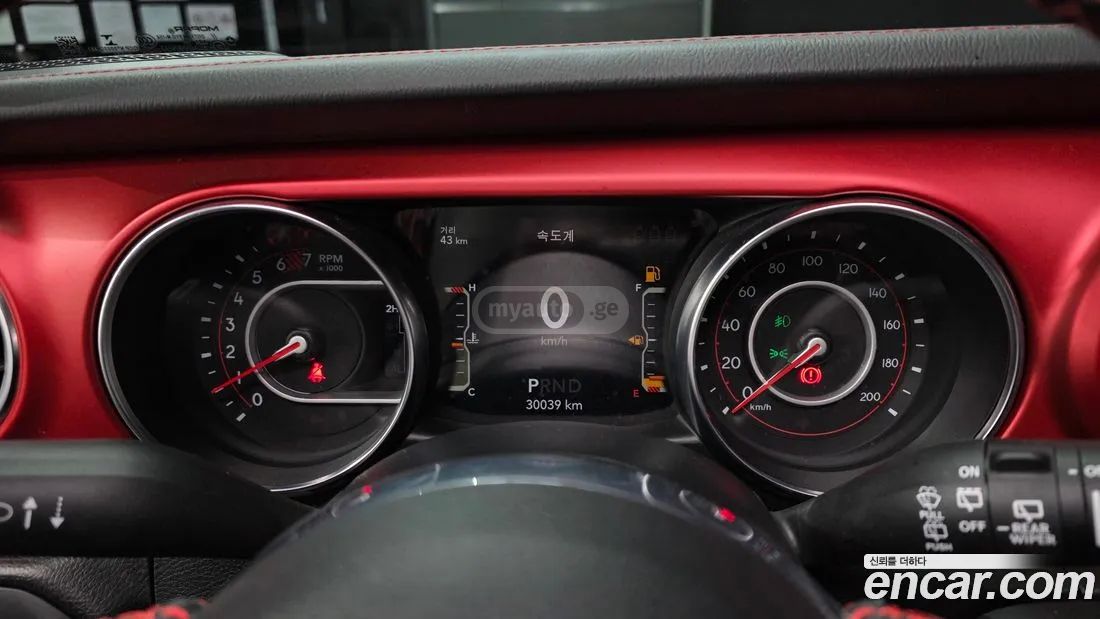 Jeep Wrangler - фото 8