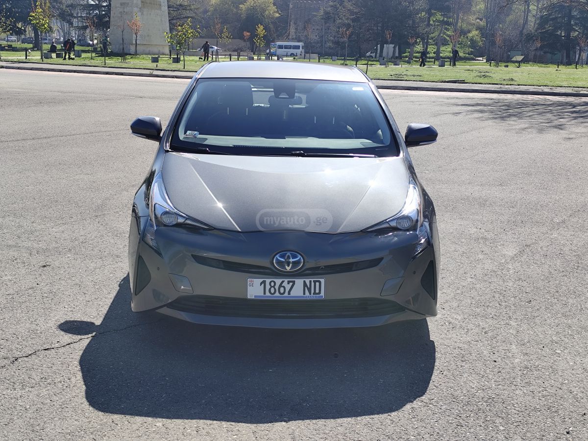 Toyota Prius - фото 1