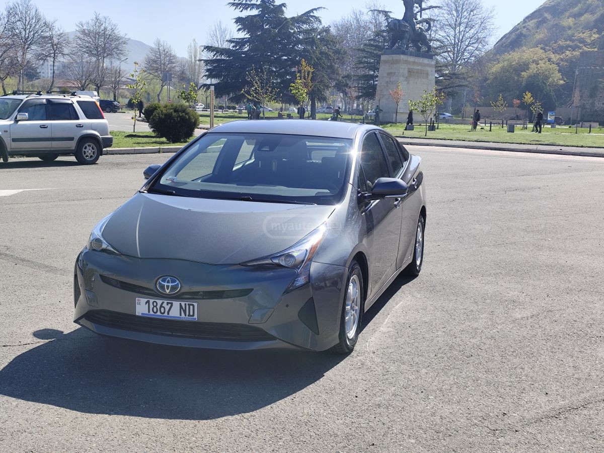 Toyota Prius - фото 2
