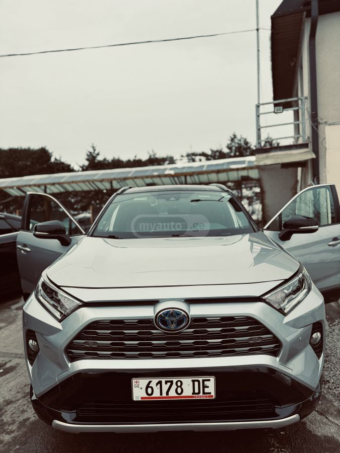Toyota RAV 4 - фото 1
