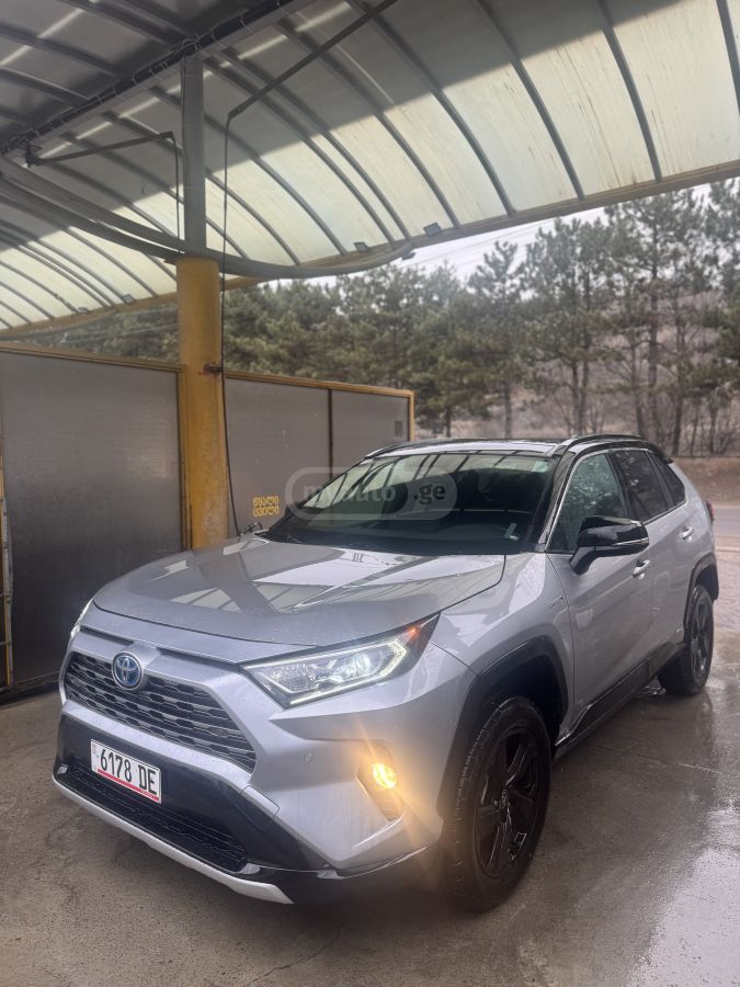 Toyota XSE 4dr All-Wheel Drive CVT — миниатюра 10