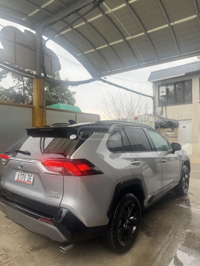 Toyota XSE 4dr All-Wheel Drive CVT — миниатюра 11