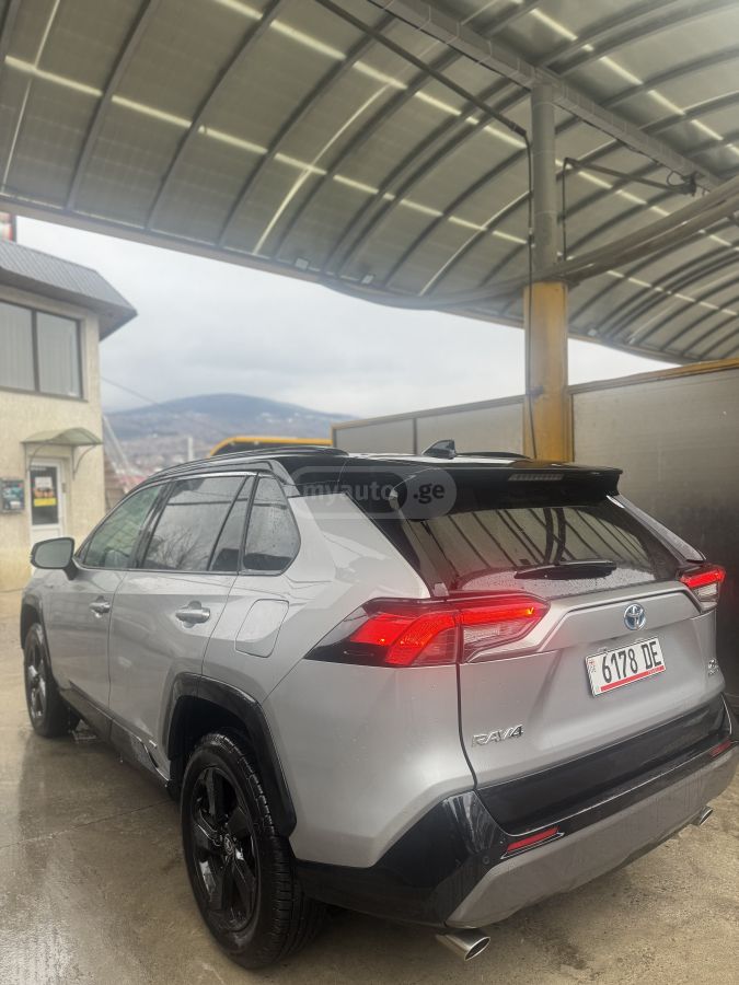 Toyota XSE 4dr All-Wheel Drive CVT — миниатюра 13