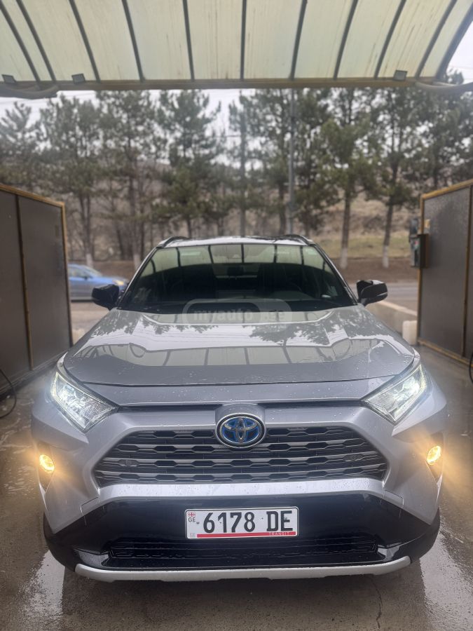 Toyota XSE 4dr All-Wheel Drive CVT — миниатюра 14