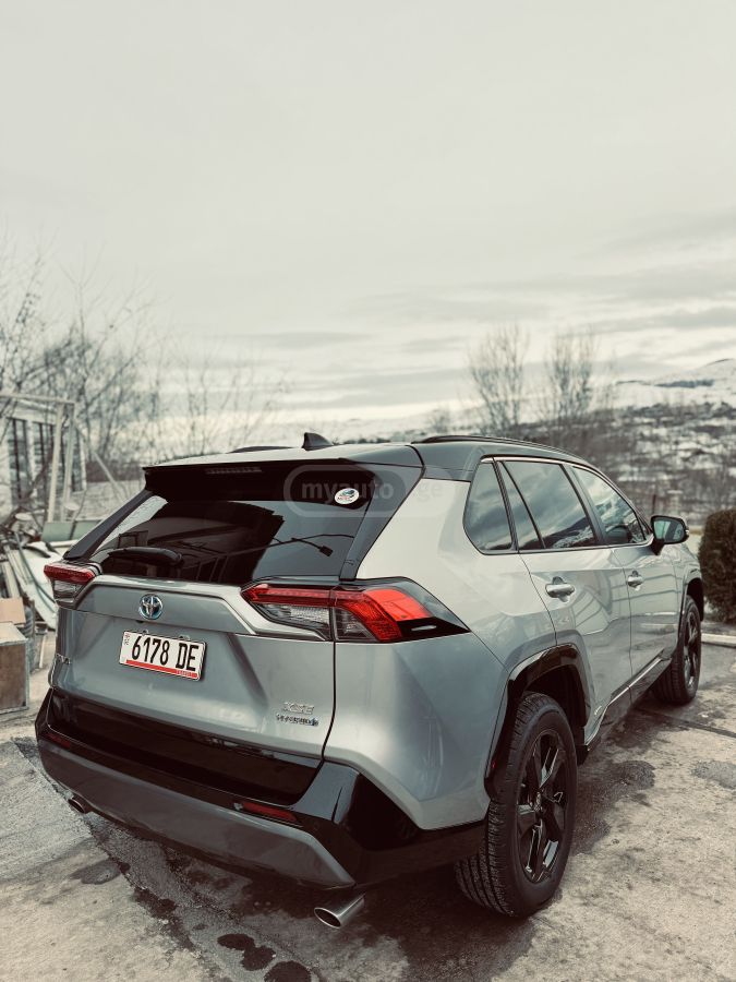 Toyota XSE 4dr All-Wheel Drive CVT — миниатюра 2