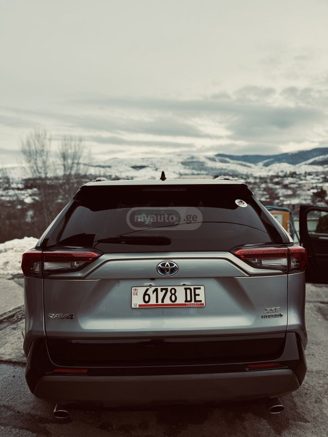 Toyota XSE 4dr All-Wheel Drive CVT — миниатюра 3