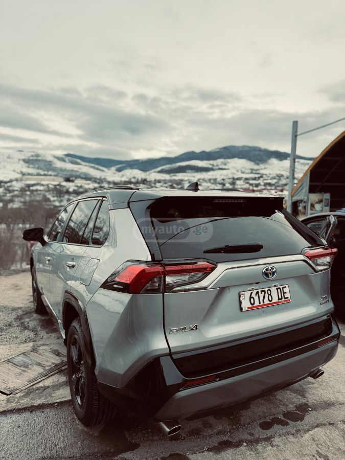 Toyota XSE 4dr All-Wheel Drive CVT — миниатюра 4