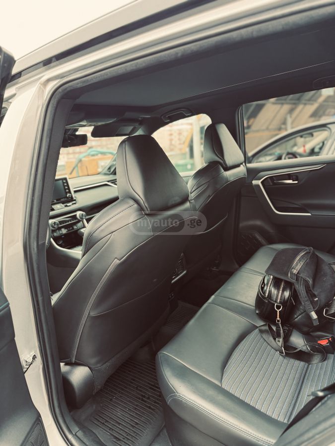 Toyota XSE 4dr All-Wheel Drive CVT — миниатюра 5