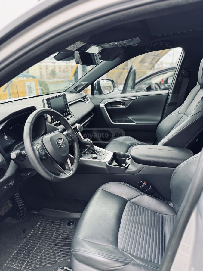 Toyota XSE 4dr All-Wheel Drive CVT — миниатюра 6