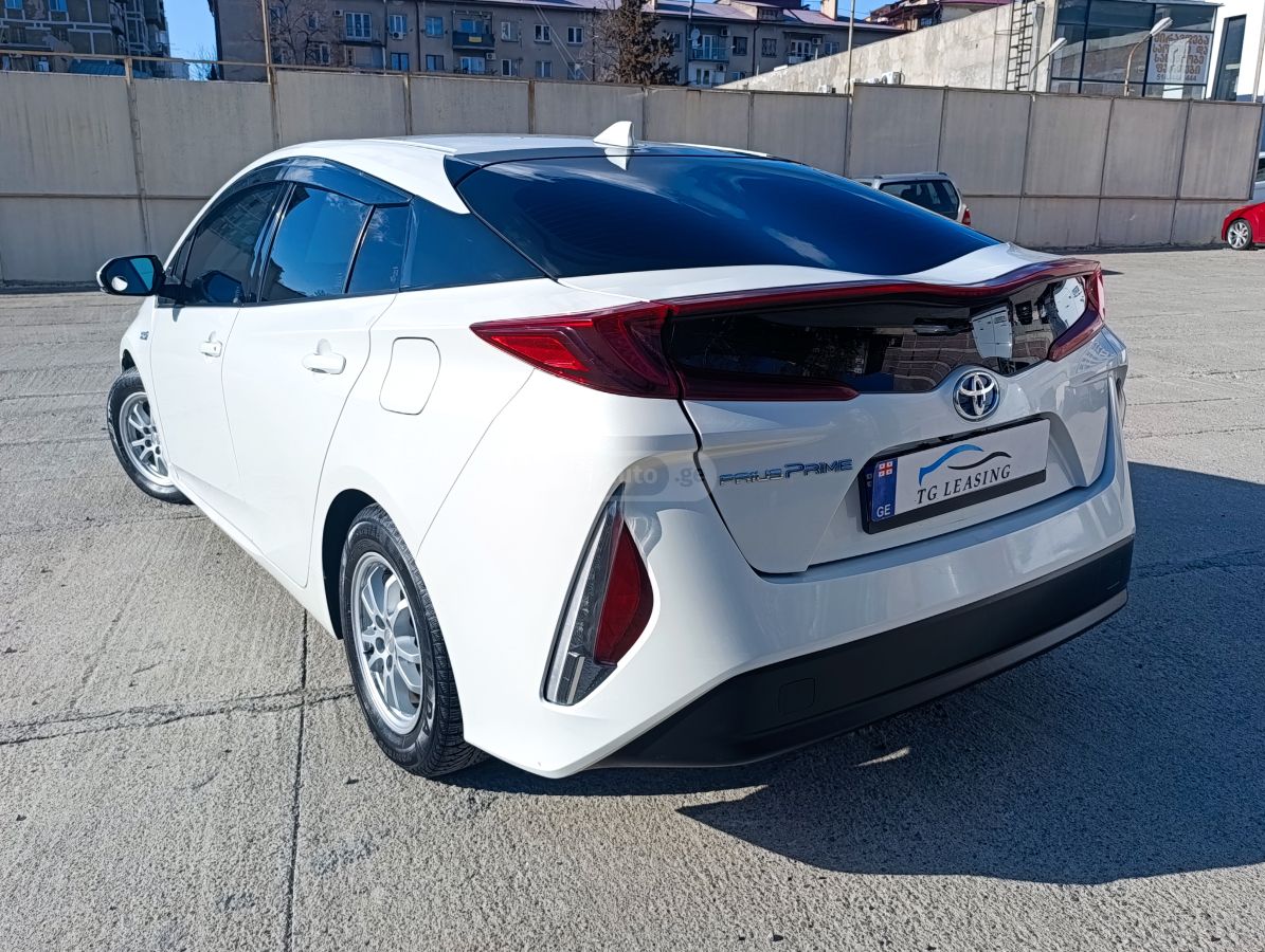 Toyota Prius Prime - фото 3