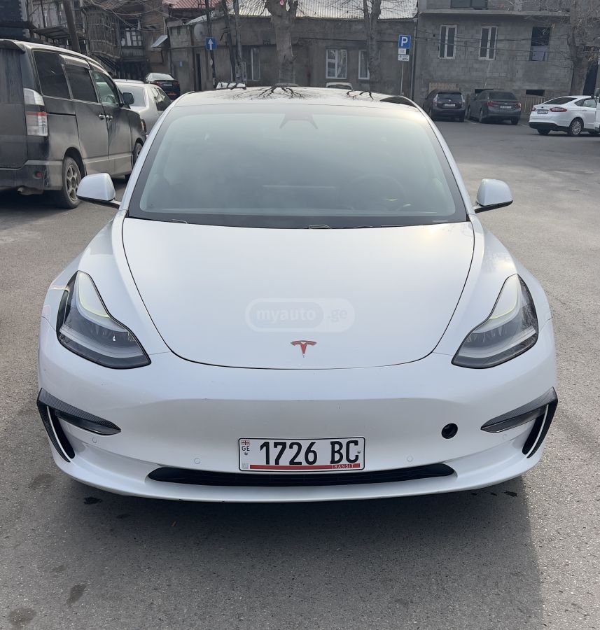 Tesla Model 3 - фото 1