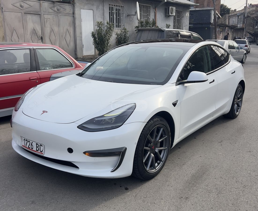 Tesla Model 3 - фото 2