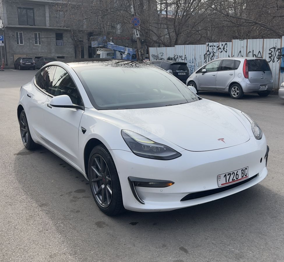 Tesla Model 3 - фото 3