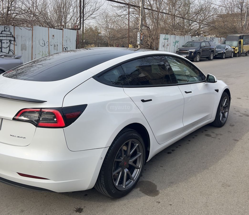 Tesla Model 3 - фото 4