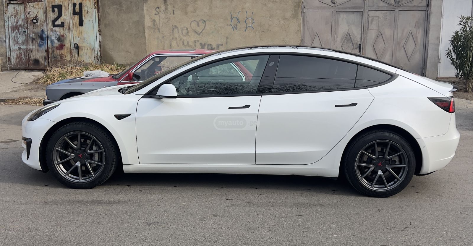 Tesla Model 3 - фото 6