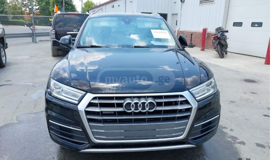 Audi Q5 - фото 1