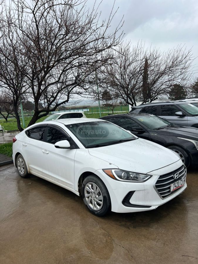 Hyundai Elantra - фото 2