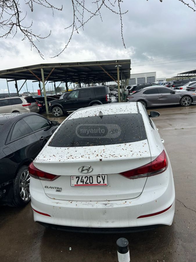 Hyundai Elantra - фото 3