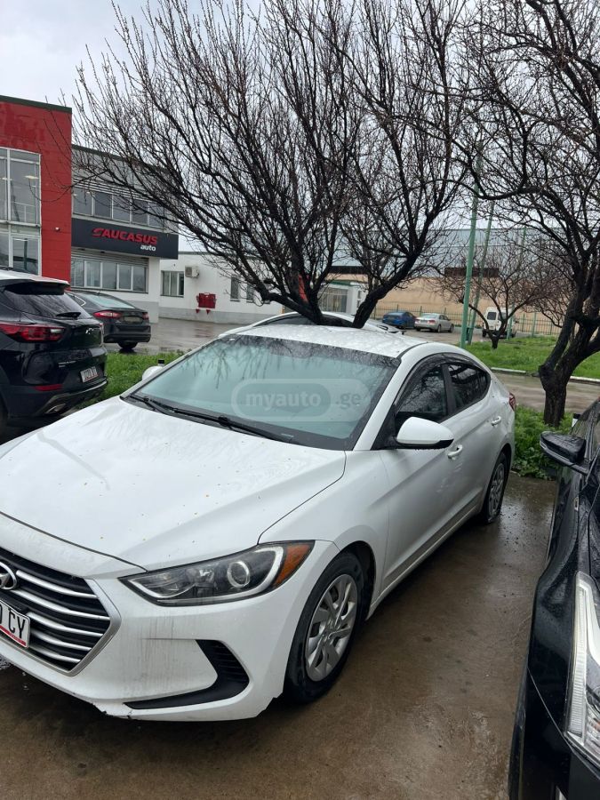 Hyundai Elantra - фото 4
