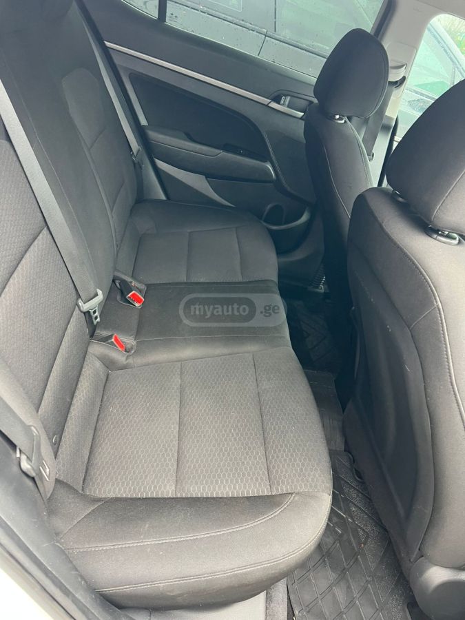 Hyundai Elantra - фото 7