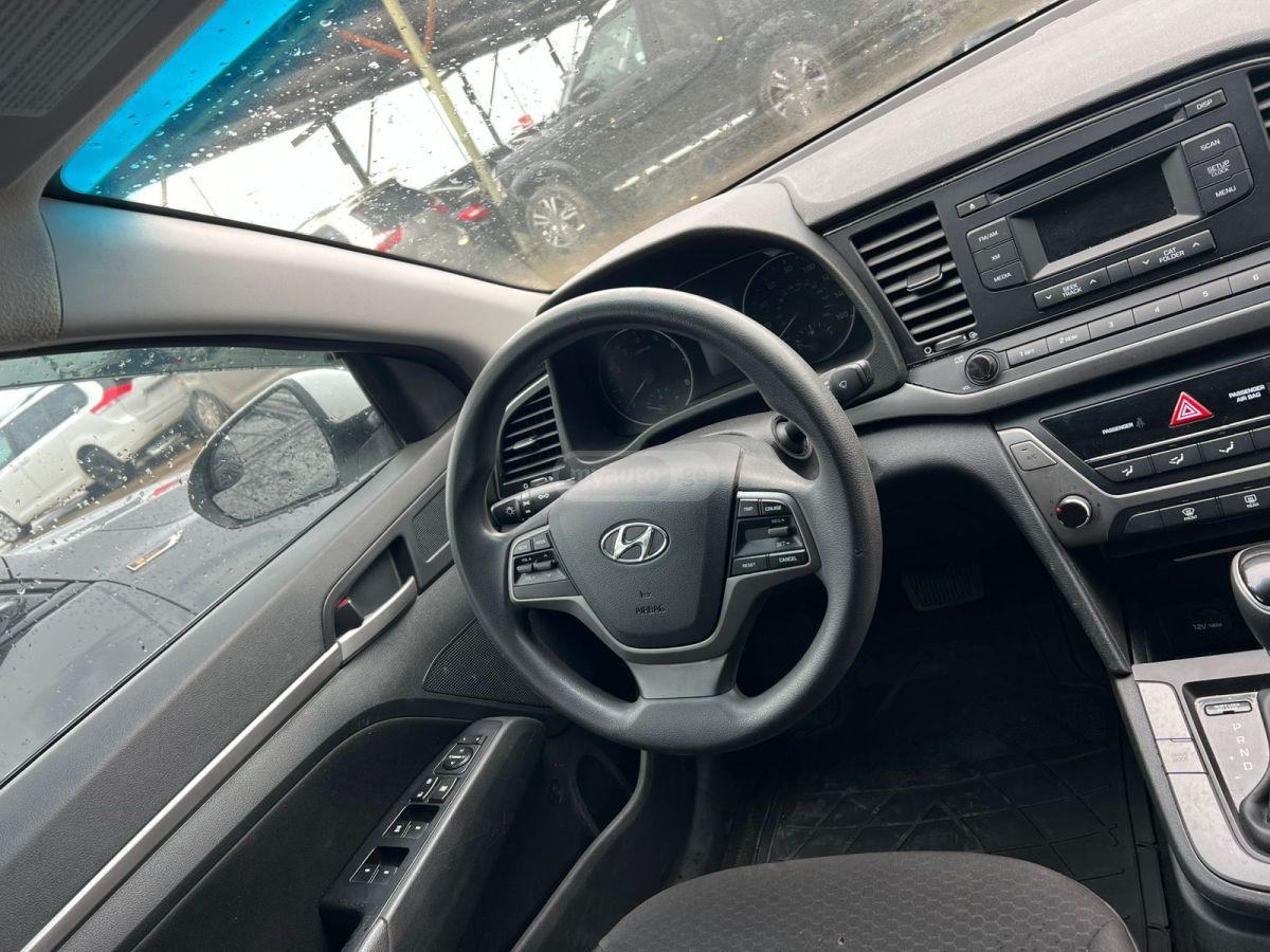 Hyundai Elantra - фото 8