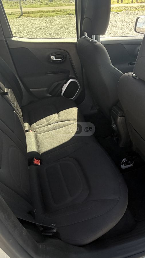 Jeep Renegade - фото 7