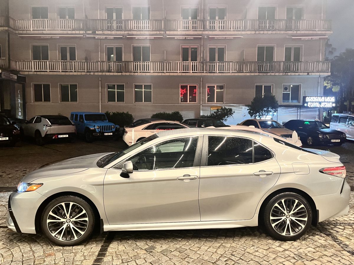 Toyota Camry - фото 4