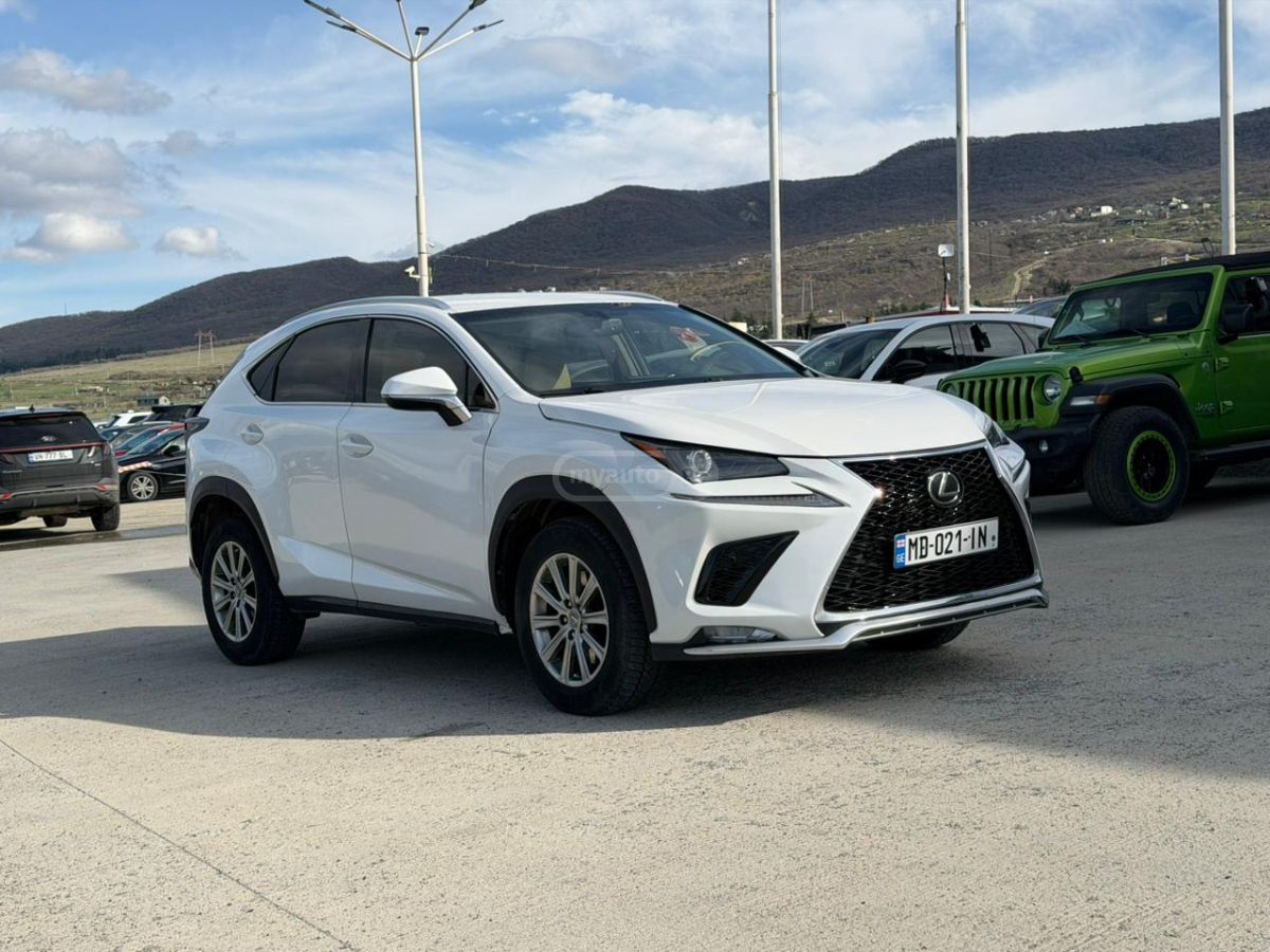 Lexus NX 200 - фото 1