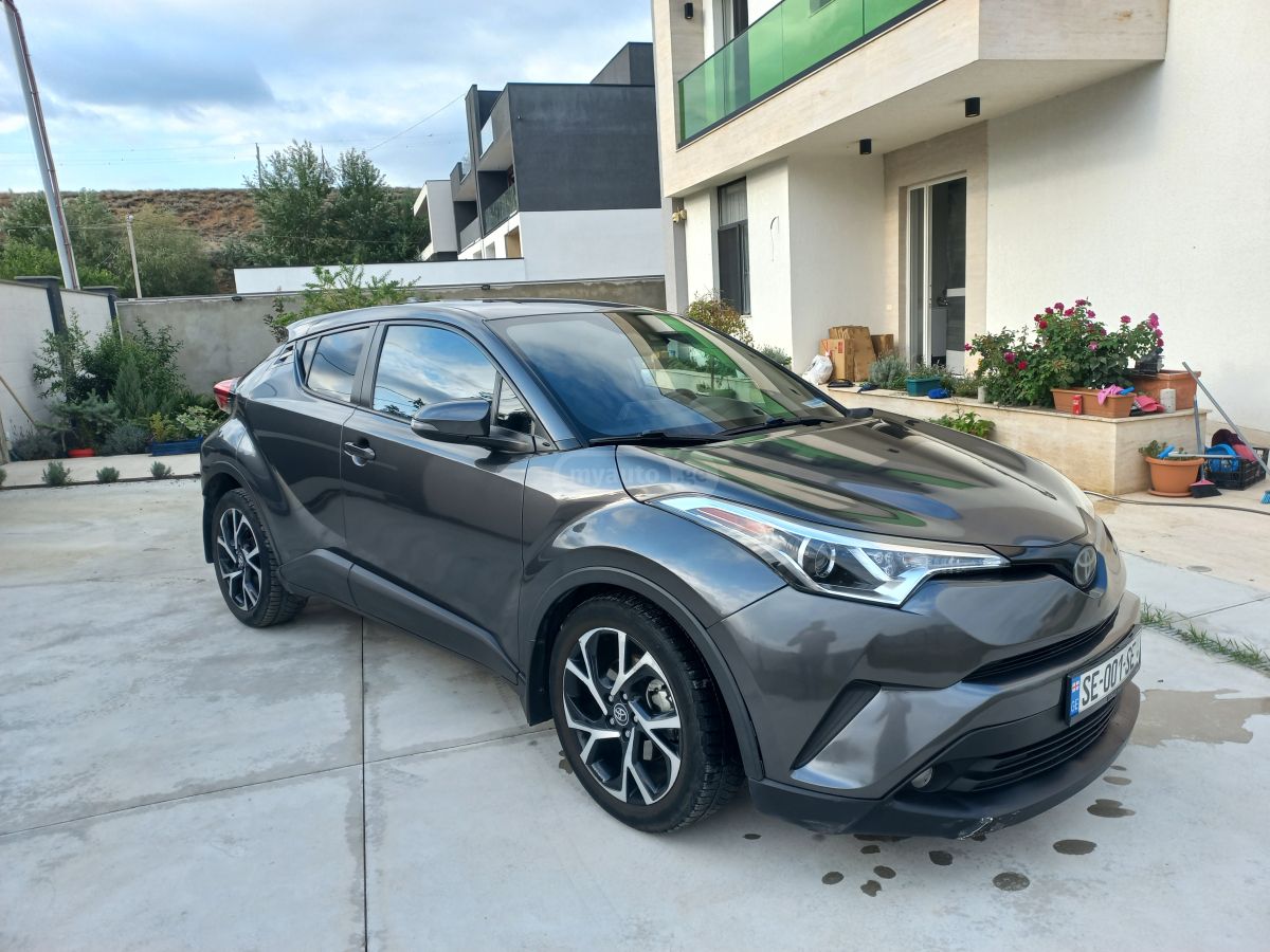Toyota CHR - фото 1