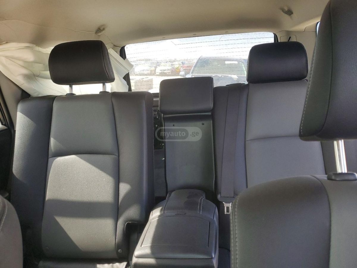 Toyota 4 Runner - фото 10