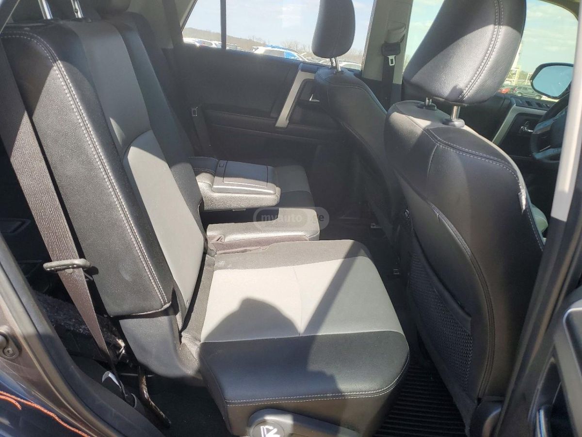Toyota 4 Runner - фото 11