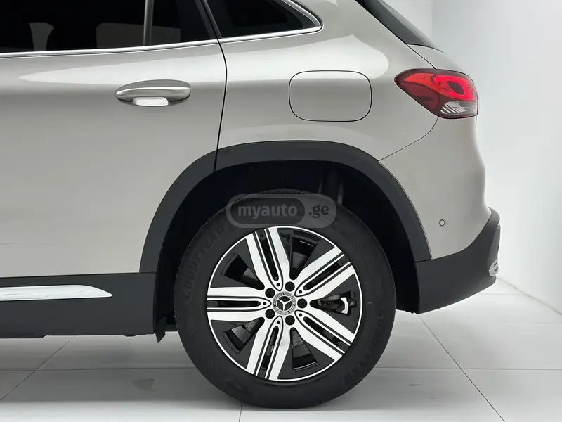 Mercedes-Benz EQA 300 2022 — миниатюра 11