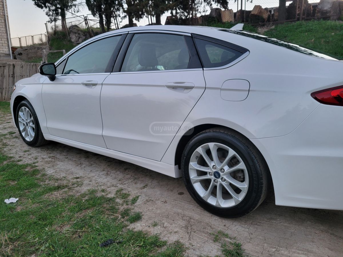 Ford Fusion - фото 3