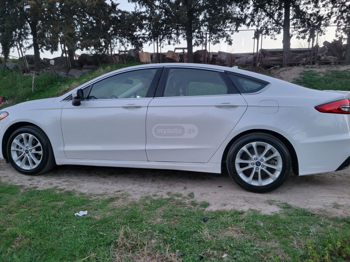 Ford Fusion - фото 4