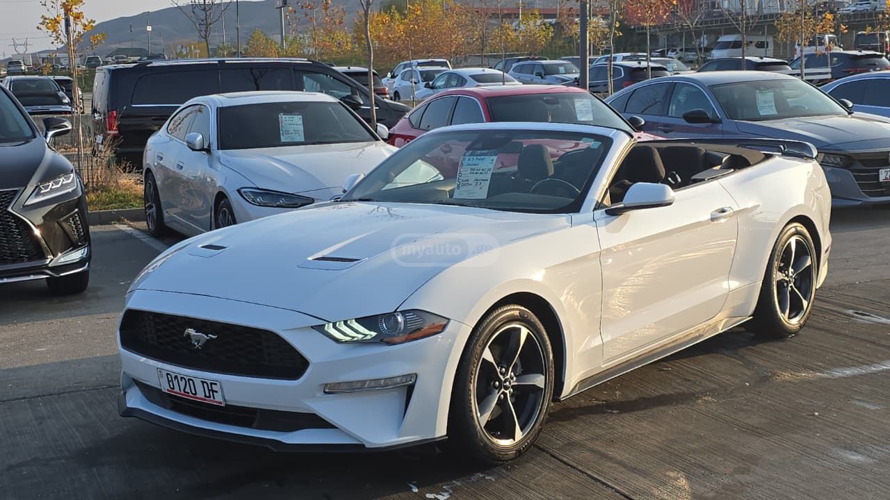 Ford Mustang - фото 1