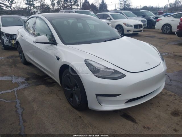 Tesla Model 3 - фото 1