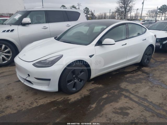 Tesla Model 3 - фото 2