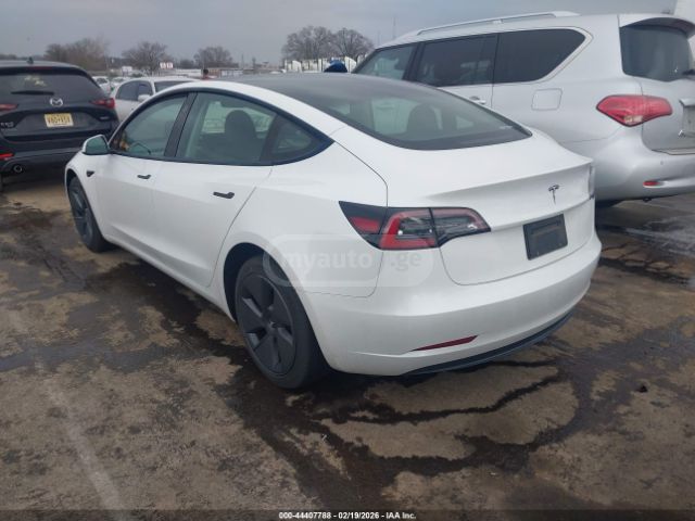 Tesla Model 3 - фото 3