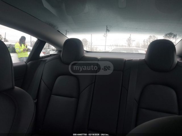 Tesla Model 3 - фото 8