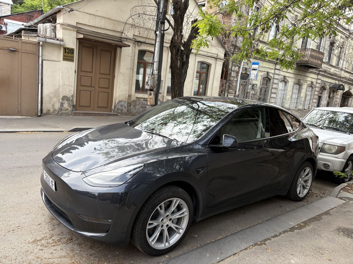 Tesla Model Y - фото 2