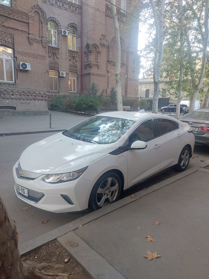 Chevrolet Volt - фото 1